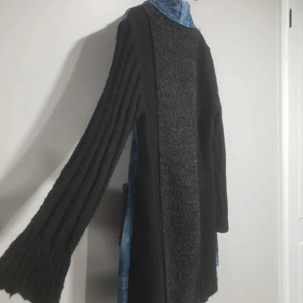Papa Vancouver Womans  Long Blue/Black Button Down Sweater. - Picture 3 of 9